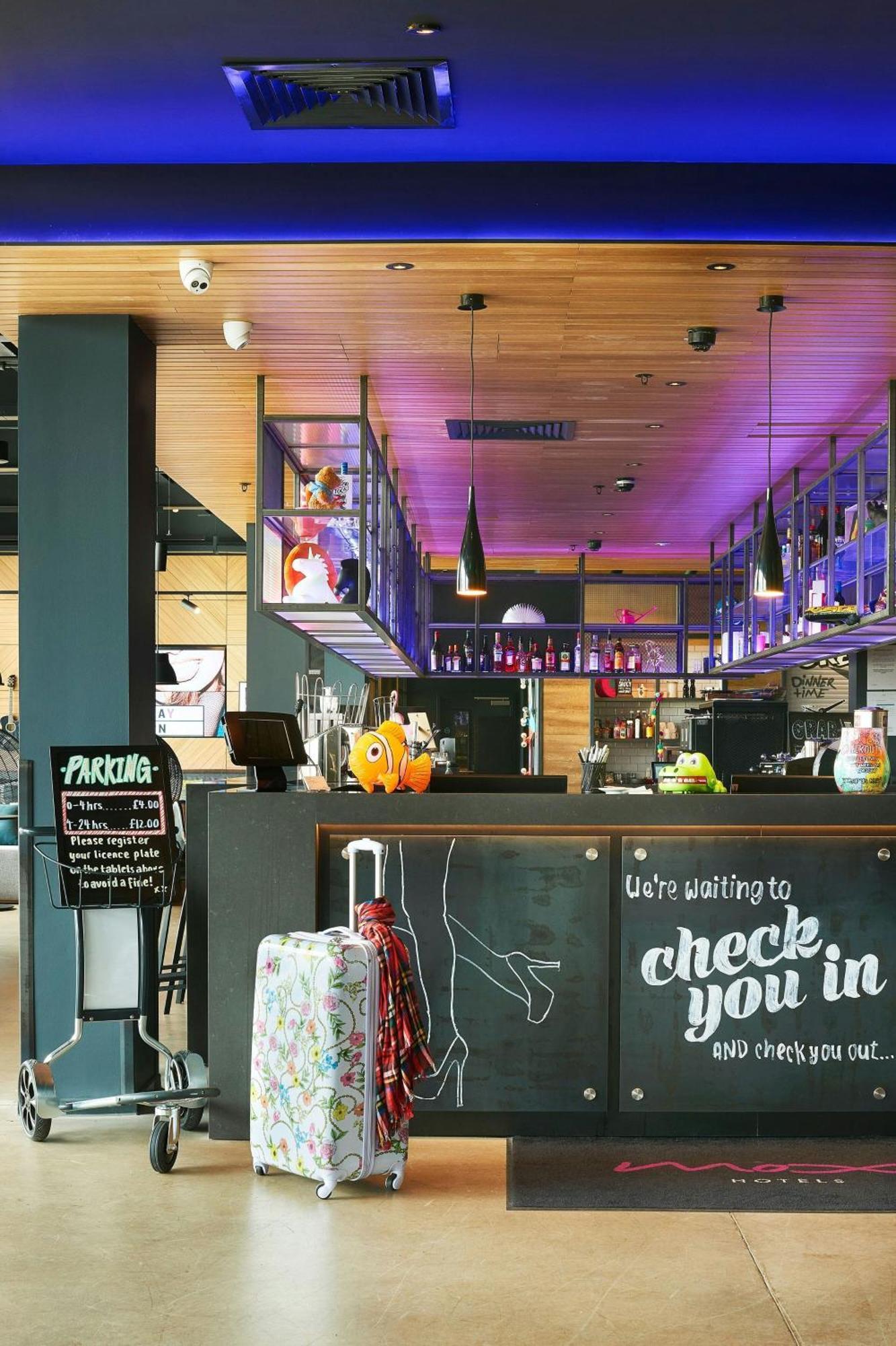Moxy Edinburgh Airport Hotel Ingliston Exterior foto